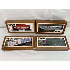 VINTAGE TYCO‎ HO SCALE TRAIN 3 Box Cars & Button Horn Untested Good Shape